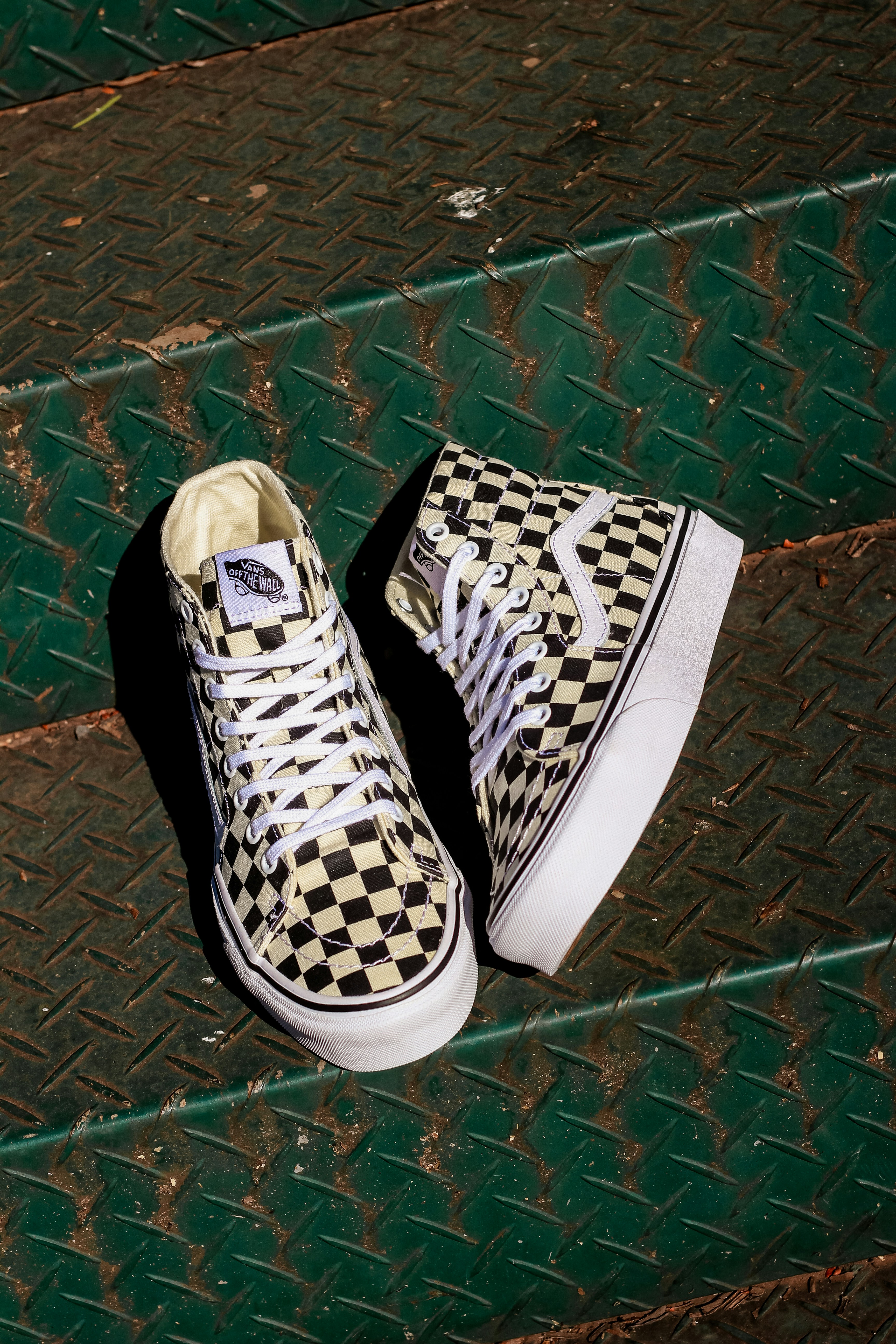 black and white converse all star low tops