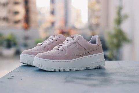 white nike air force 1 low
