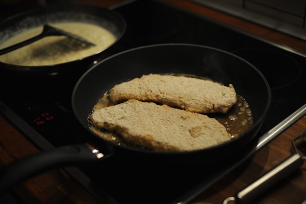 Brown bread on black frying pan