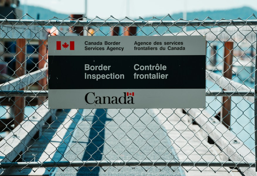 Time Zone Borders: Where Clocks Jump an Hour in One Step