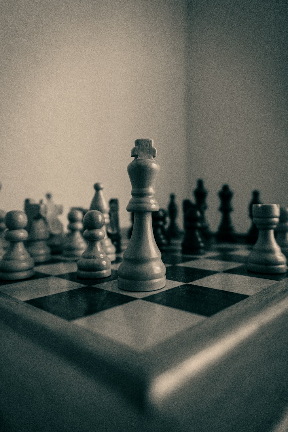 Checkmate é Um Jogo De Xadrez. Figuras De Xadrez. Posicionamento Das Peças  Na Placa Foto de Stock - Imagem de partes, derrota: 227998534