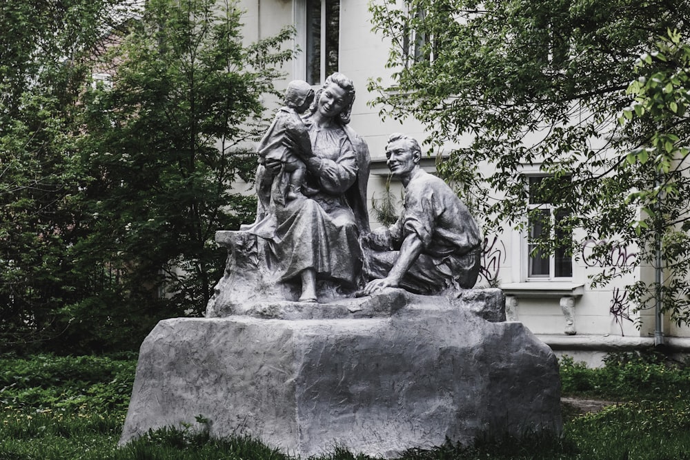 gray concrete statue of man