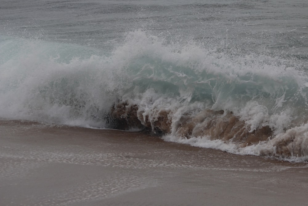 ocean waves crashing on shore during daytime