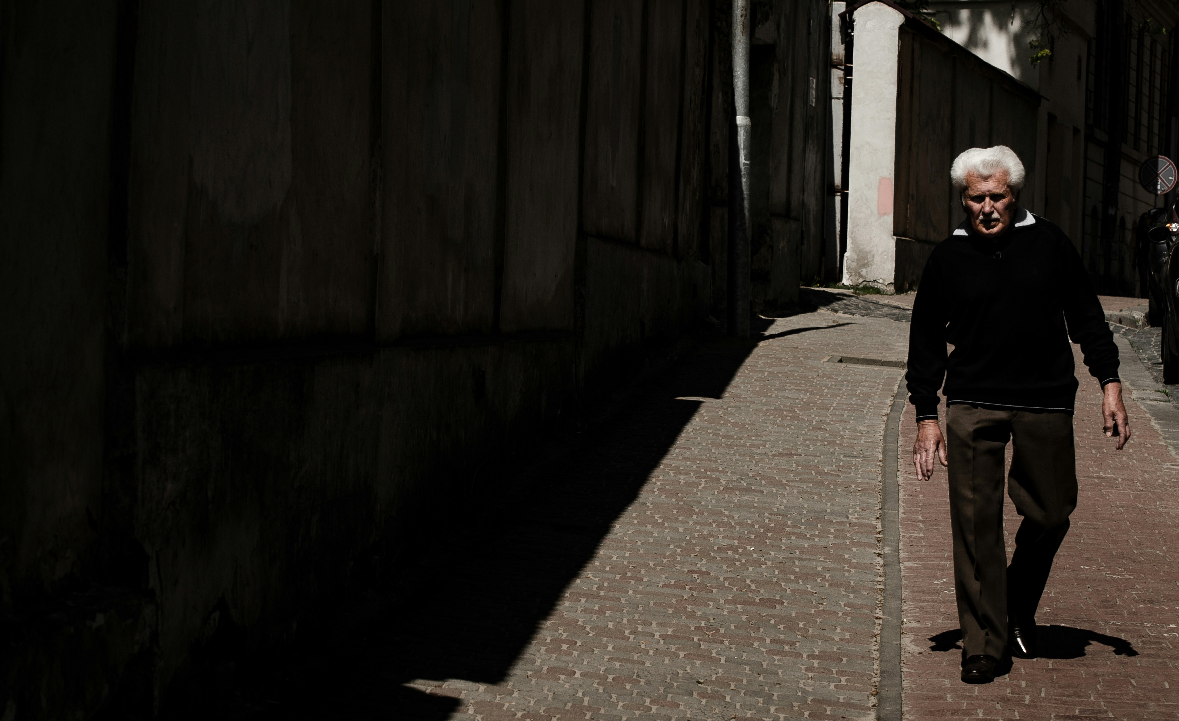 Photo by viktortalashuk