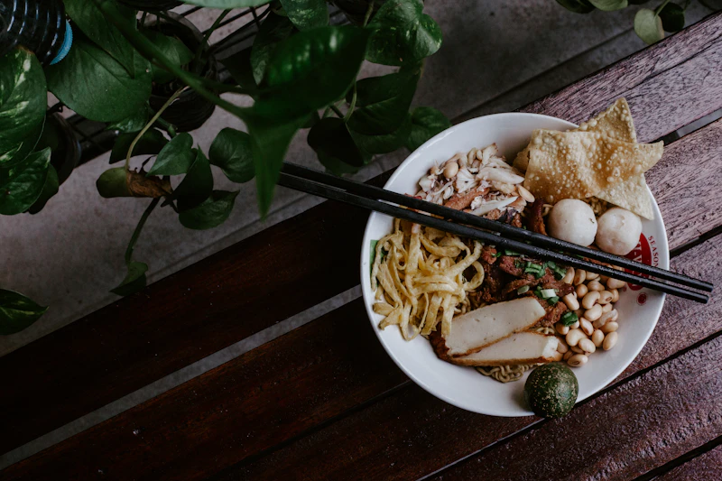 Noodles with prawn wontons