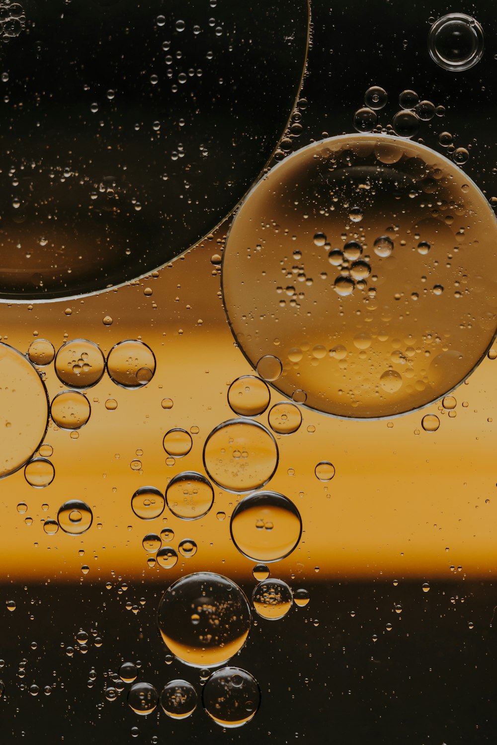 gotas de agua en la ventana de vidrio