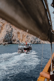 A beautiful boat cruising near the Ilha do Francês with clear blue waters.