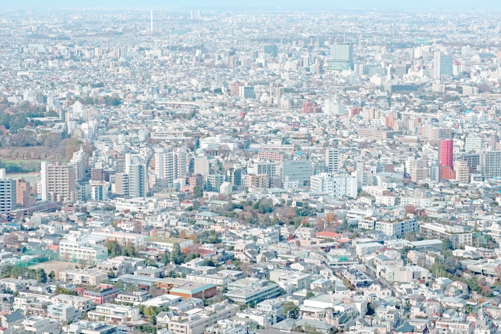 Vista aérea de los edificios de la ciudad durante el día