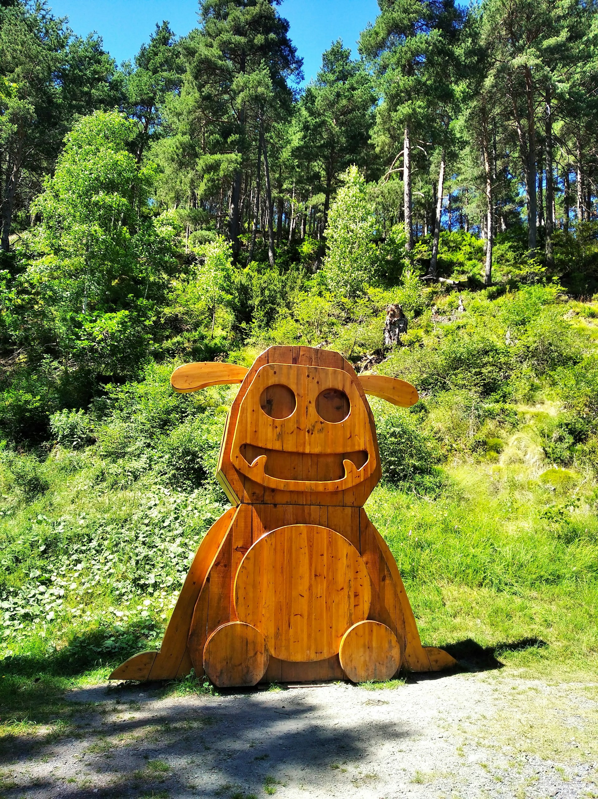 gray computer monitor