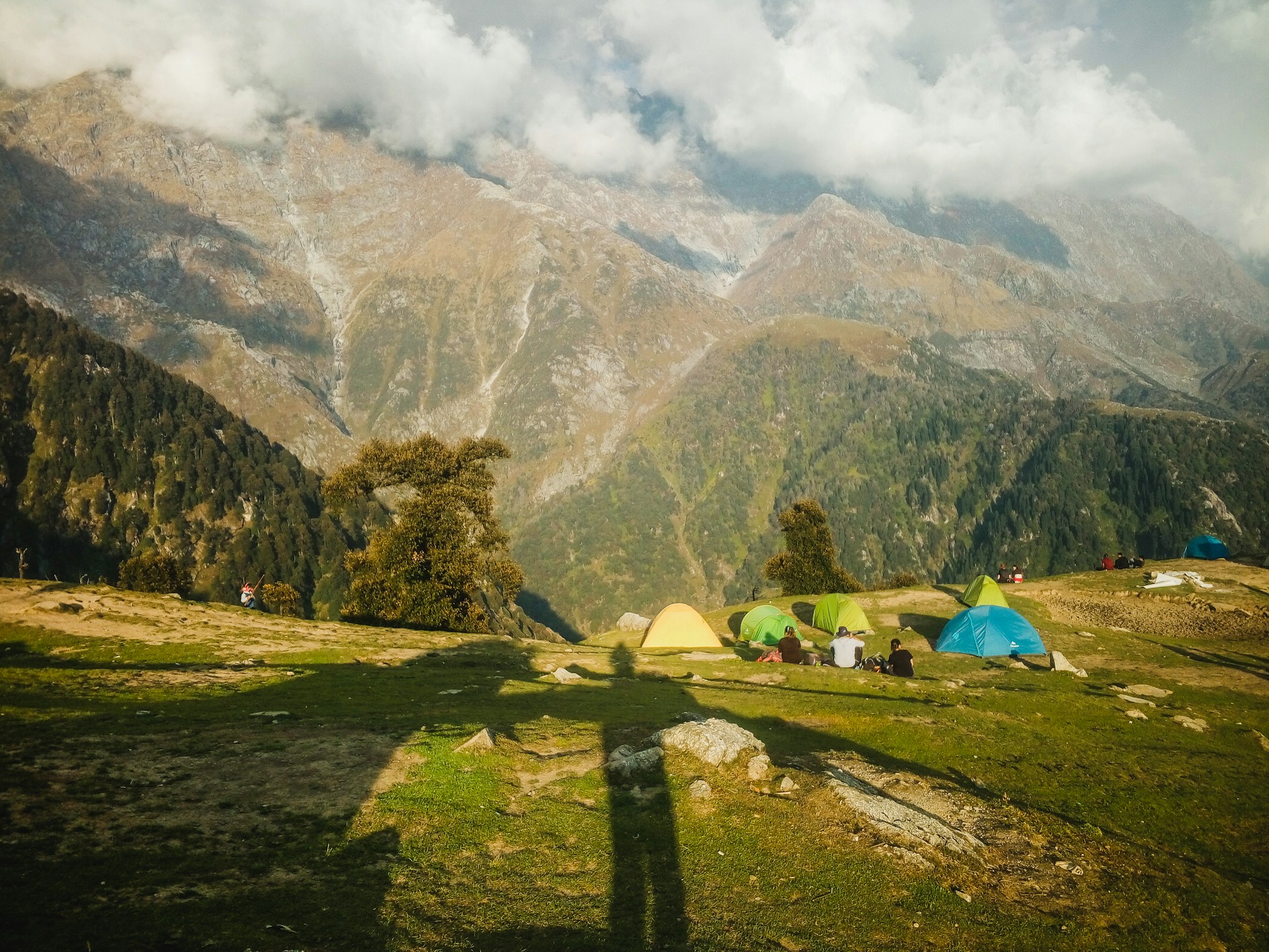 gray computer monitor