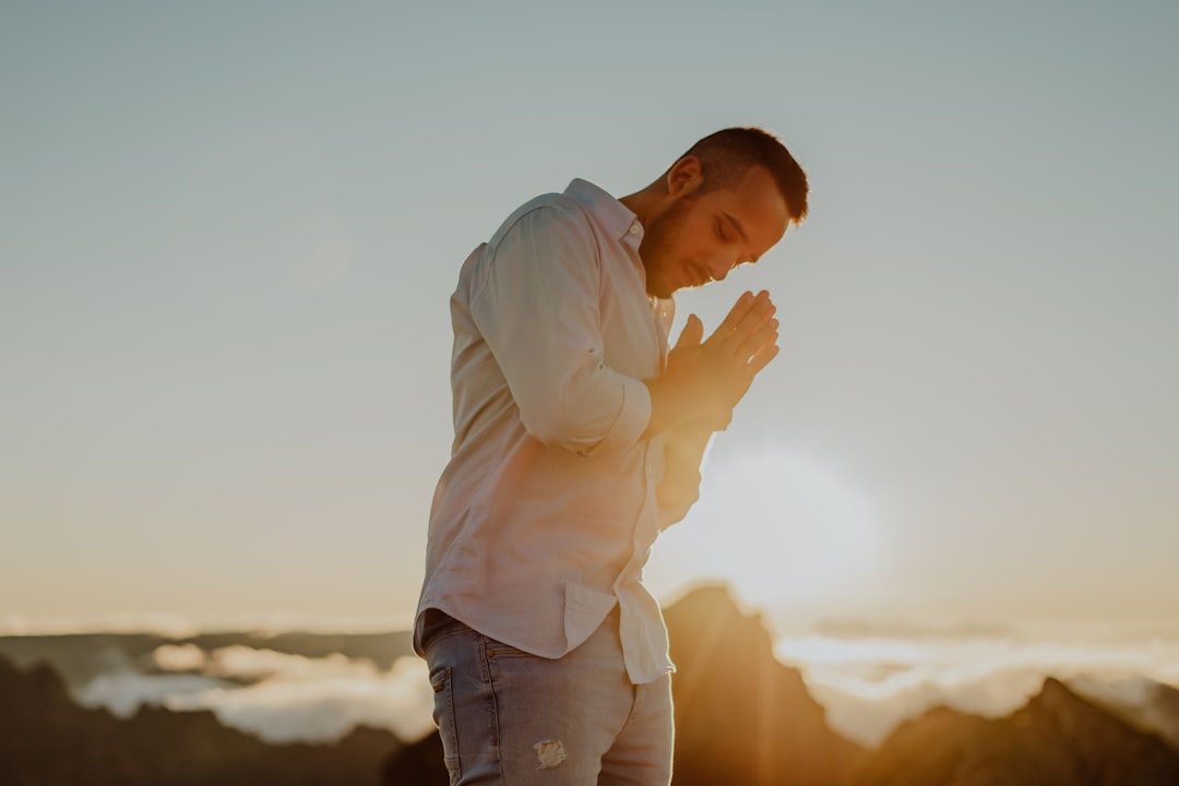 man in white dress shirt and gray denim jeans kissing woman in white dress shirt during