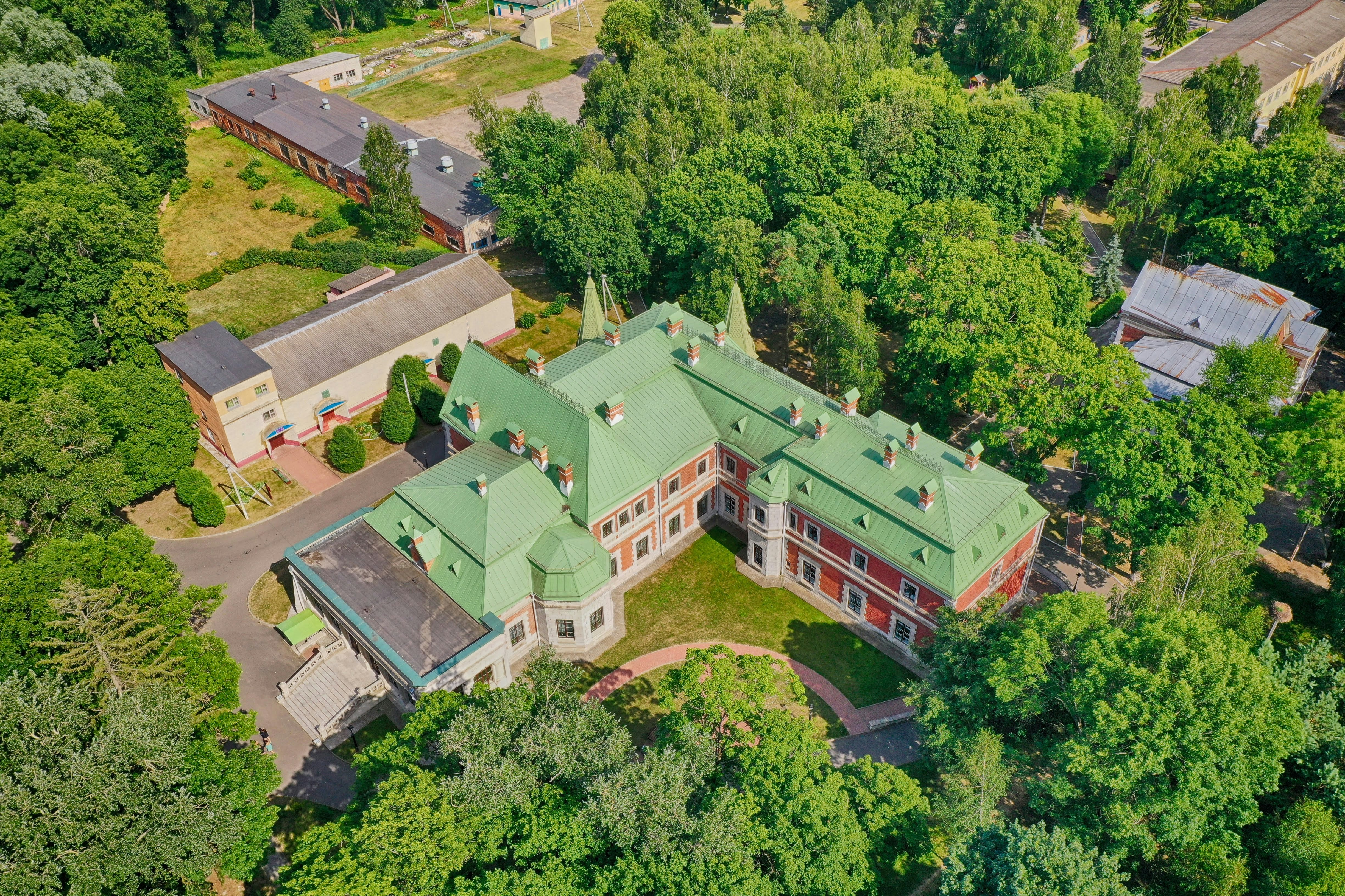 aerial view of green and brown houses
