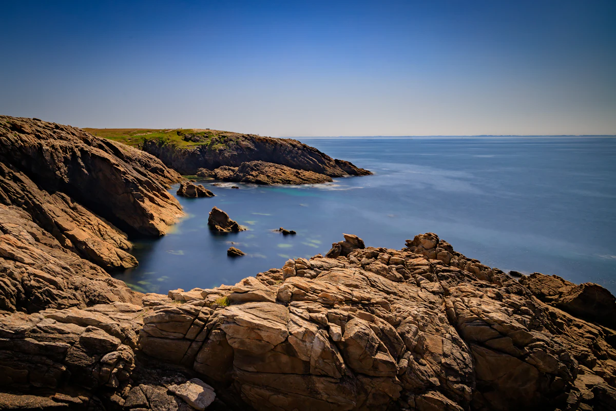 La Côte Sauvage de Quiberon, ses rochers de granit doré et une crique turquoise