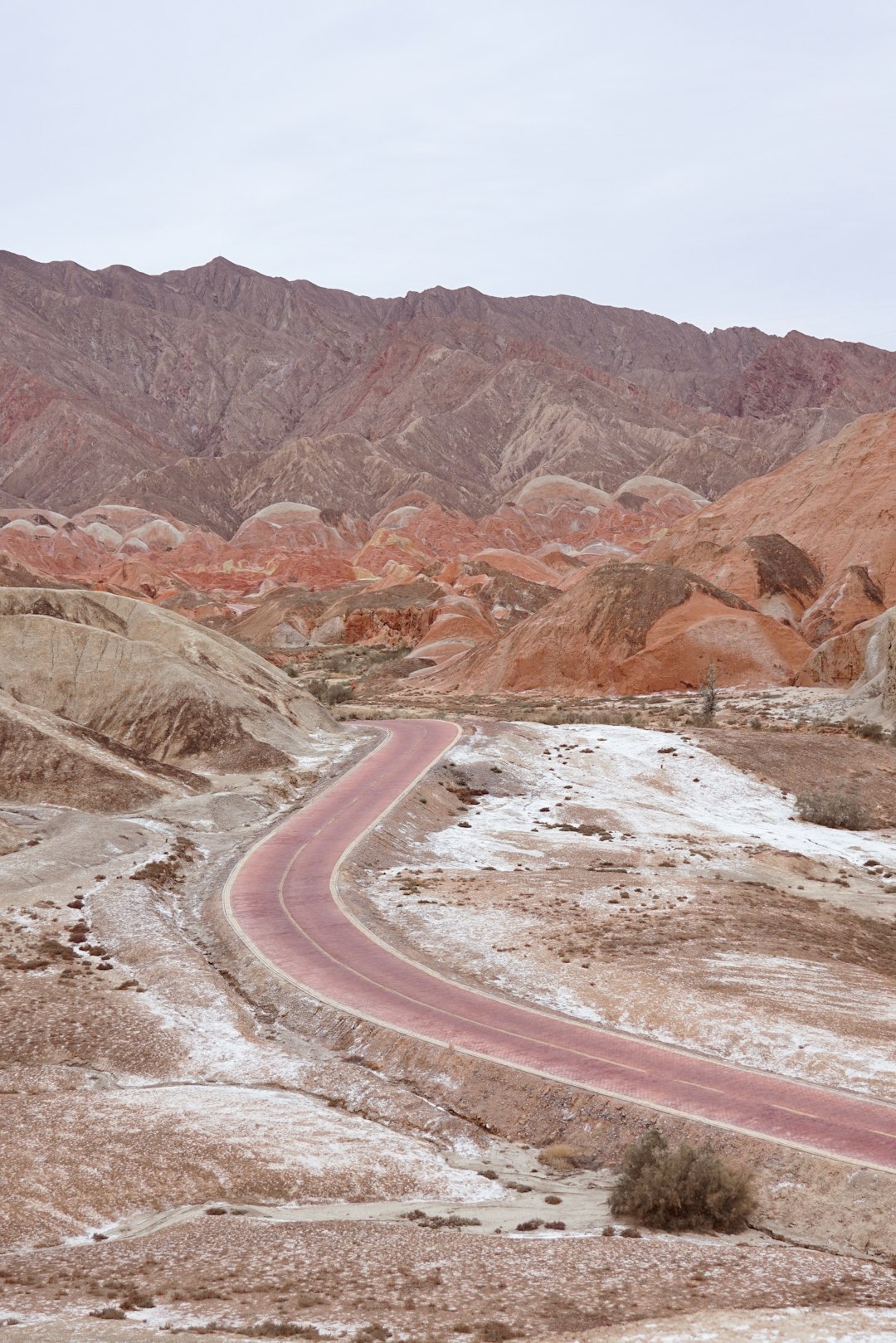 brown and gray mountain range