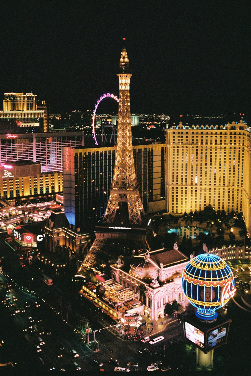 Eiffelturm in Paris während der Nachtzeit