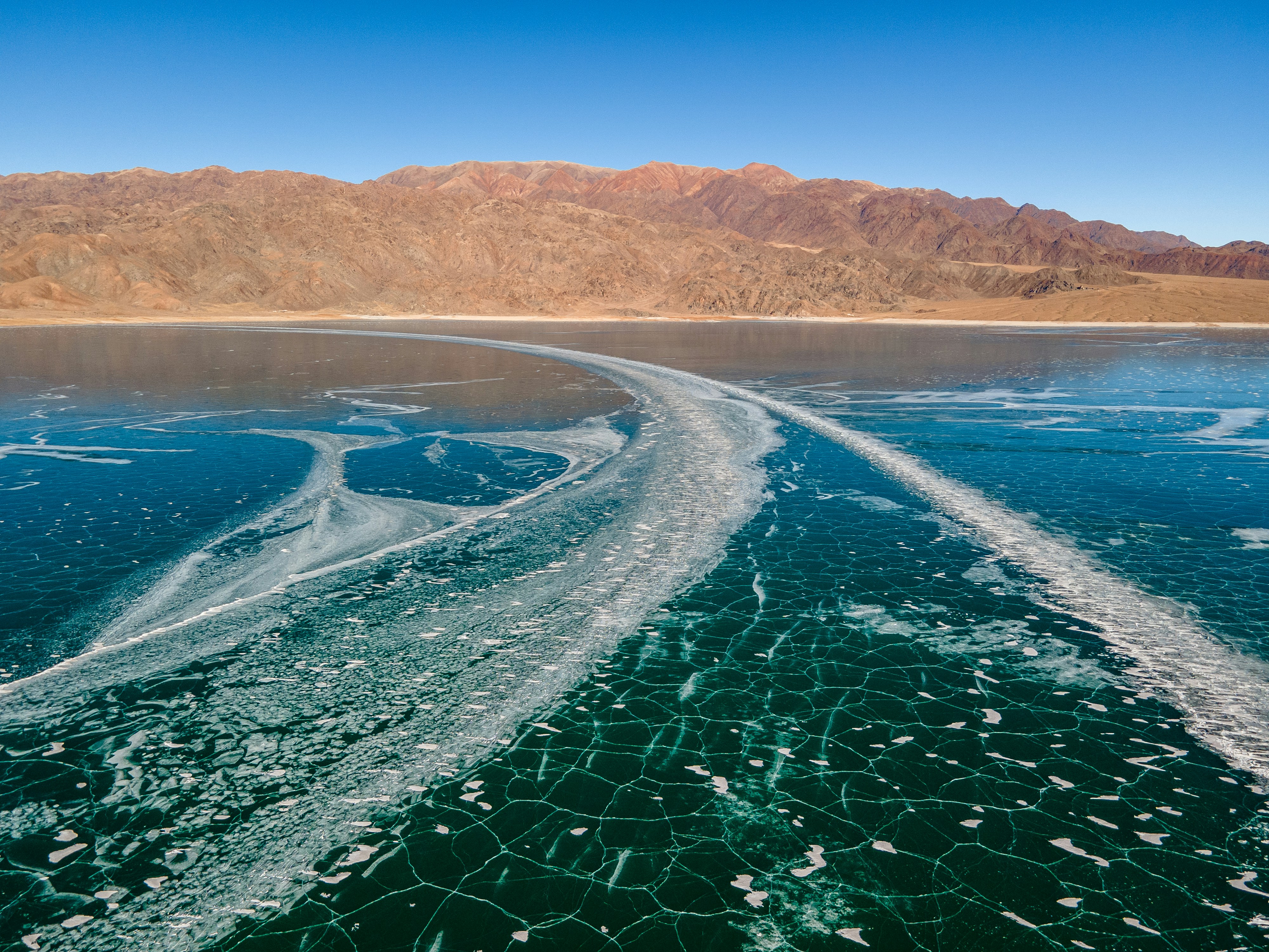 Frozen Orto-Tokoy reservoir