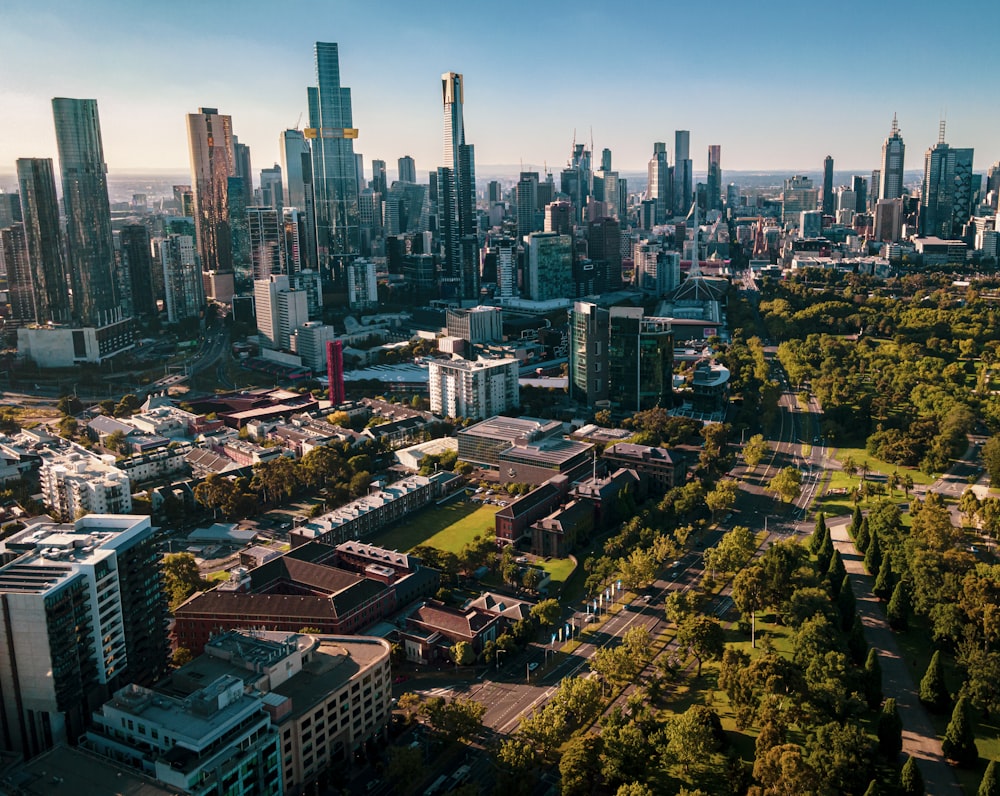 Vista aérea de los edificios de la ciudad durante el día