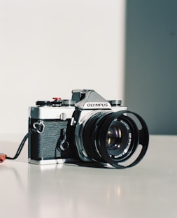 black and silver nikon dslr camera