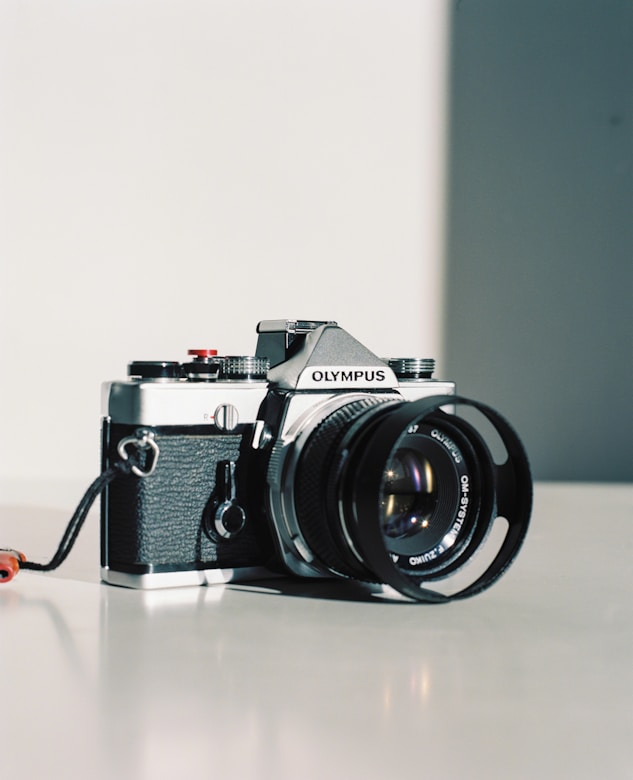 black and silver nikon dslr camera