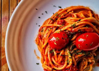 spaghetti bolognese with tomato cherry