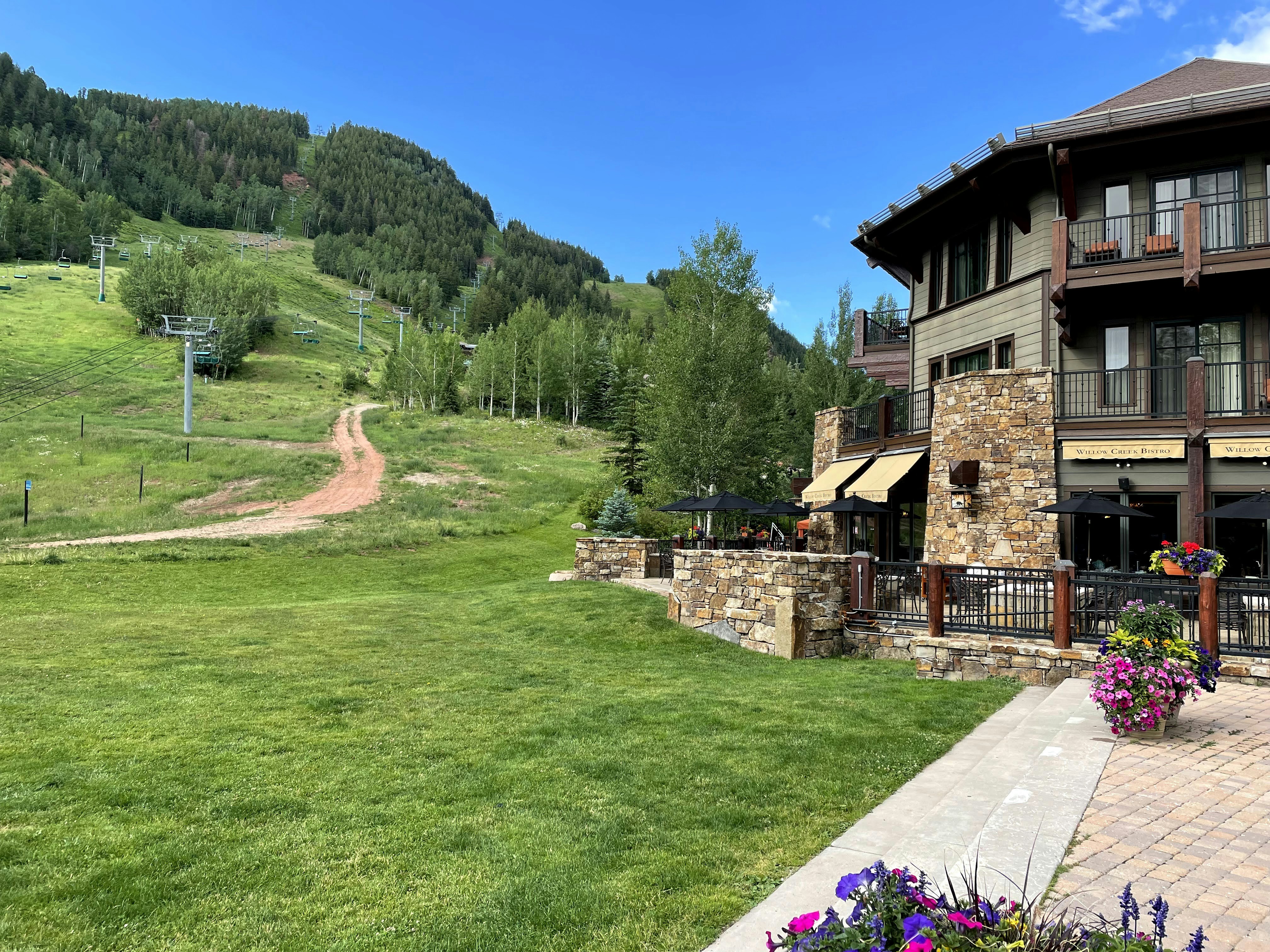 Manohra Cozy Village