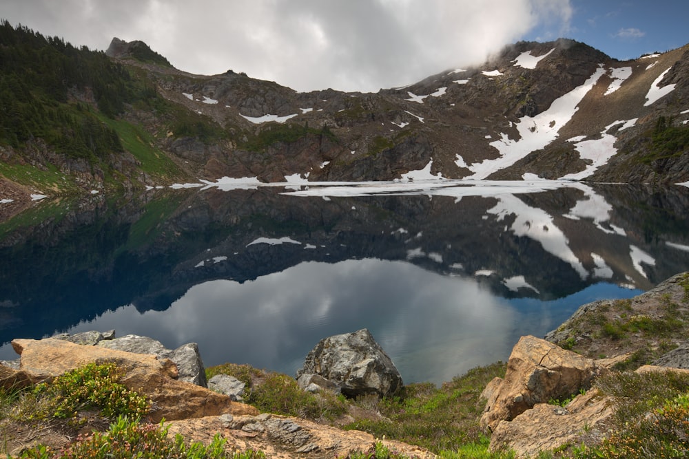 lake in the middle of mountains