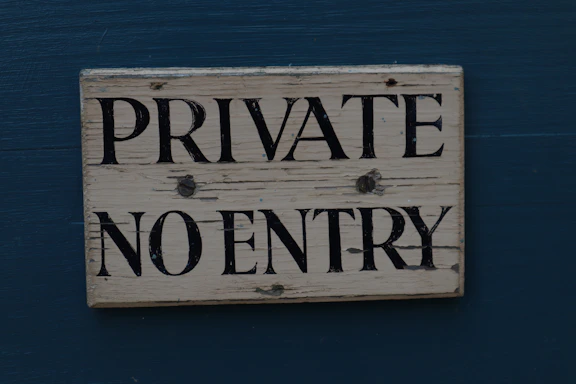 brown wooden welcome to the beach signage