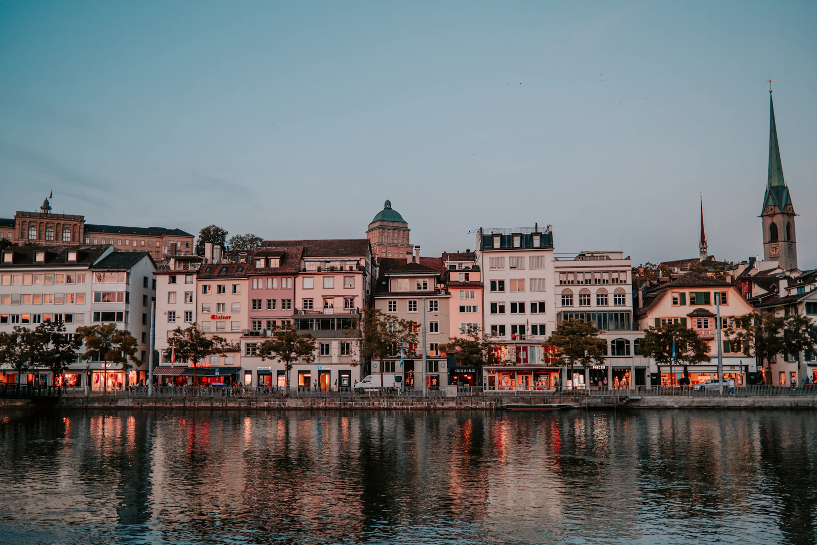 Baur au Lac: Zurich's Grande Dame in a Private Lakeside Park