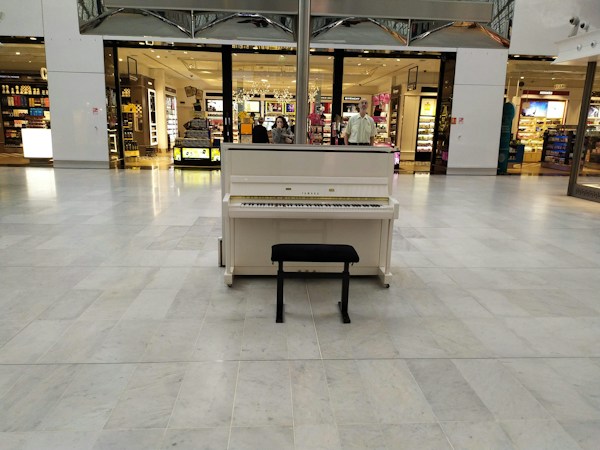 Memilih Piano Akustik Berkualitas untuk Rumah dan Panggung