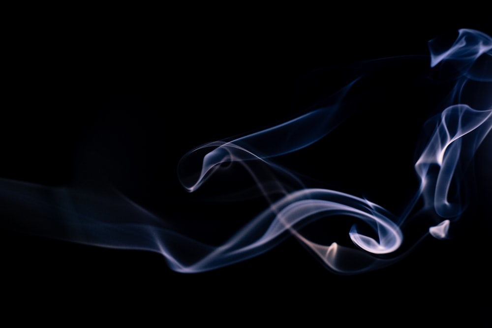 illustrazione bianca e blu del fumo