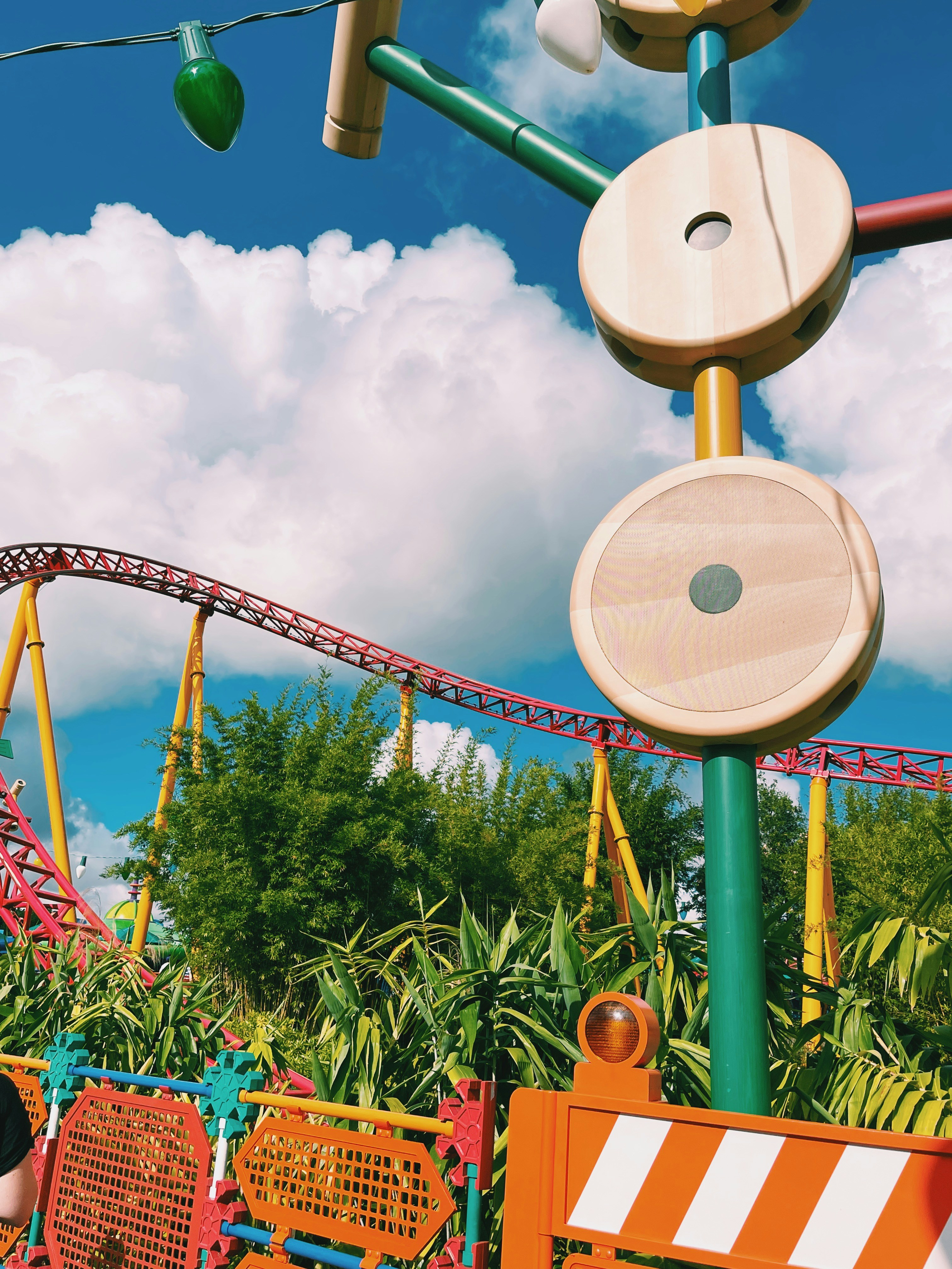 blue and white ferris wheel under blue and white cloudy sky during daytime