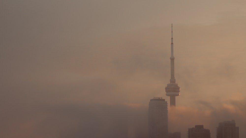 Immeuble de grande hauteur pendant la journée