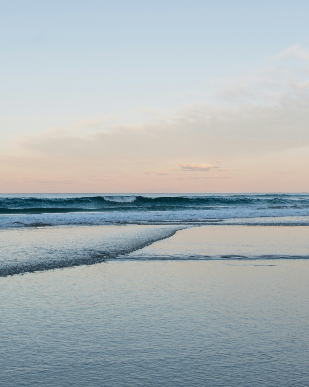 ocean waves crashing on shore during daytime