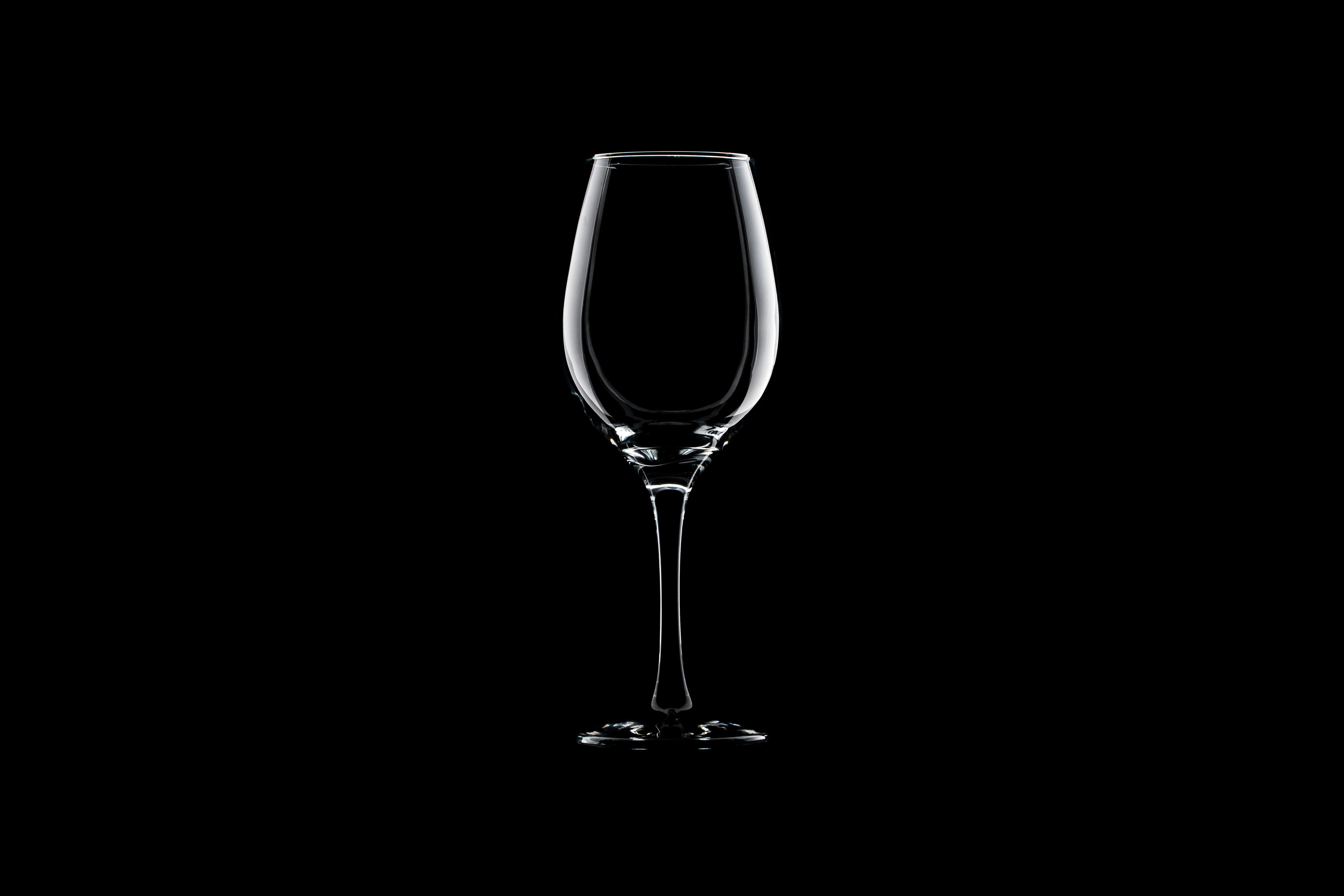 Form Follows Flavor: A Serious Guide to Choosing the Right Glass for Premium Vodka