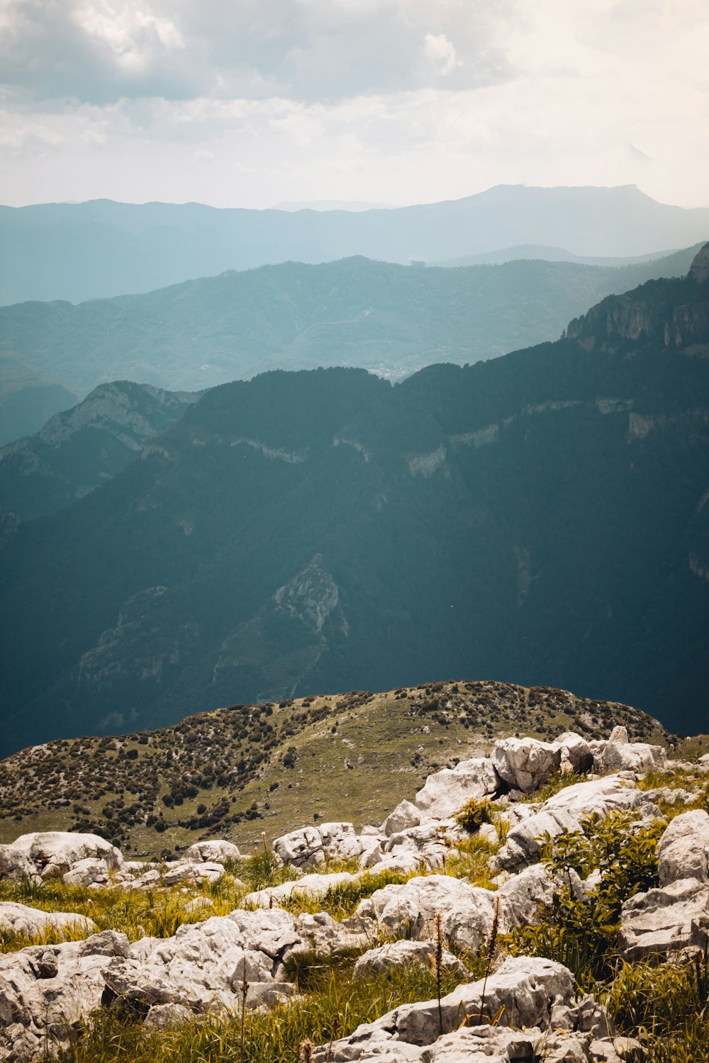 brown rocky mountain during daytime