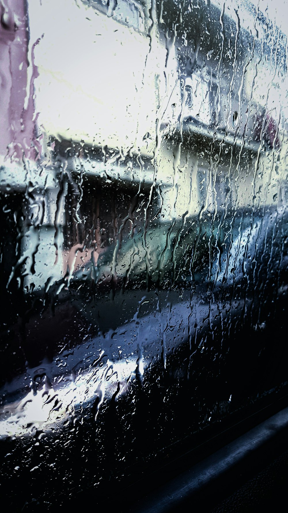 ガラス窓についた水滴の写真 Unsplashで見つける雨の無料写真