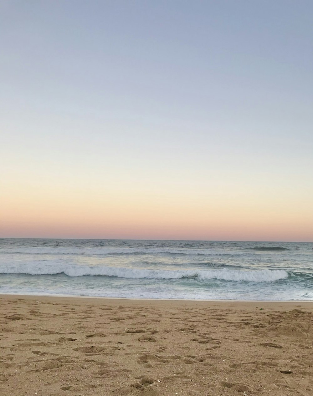 ocean waves crashing on shore during daytime