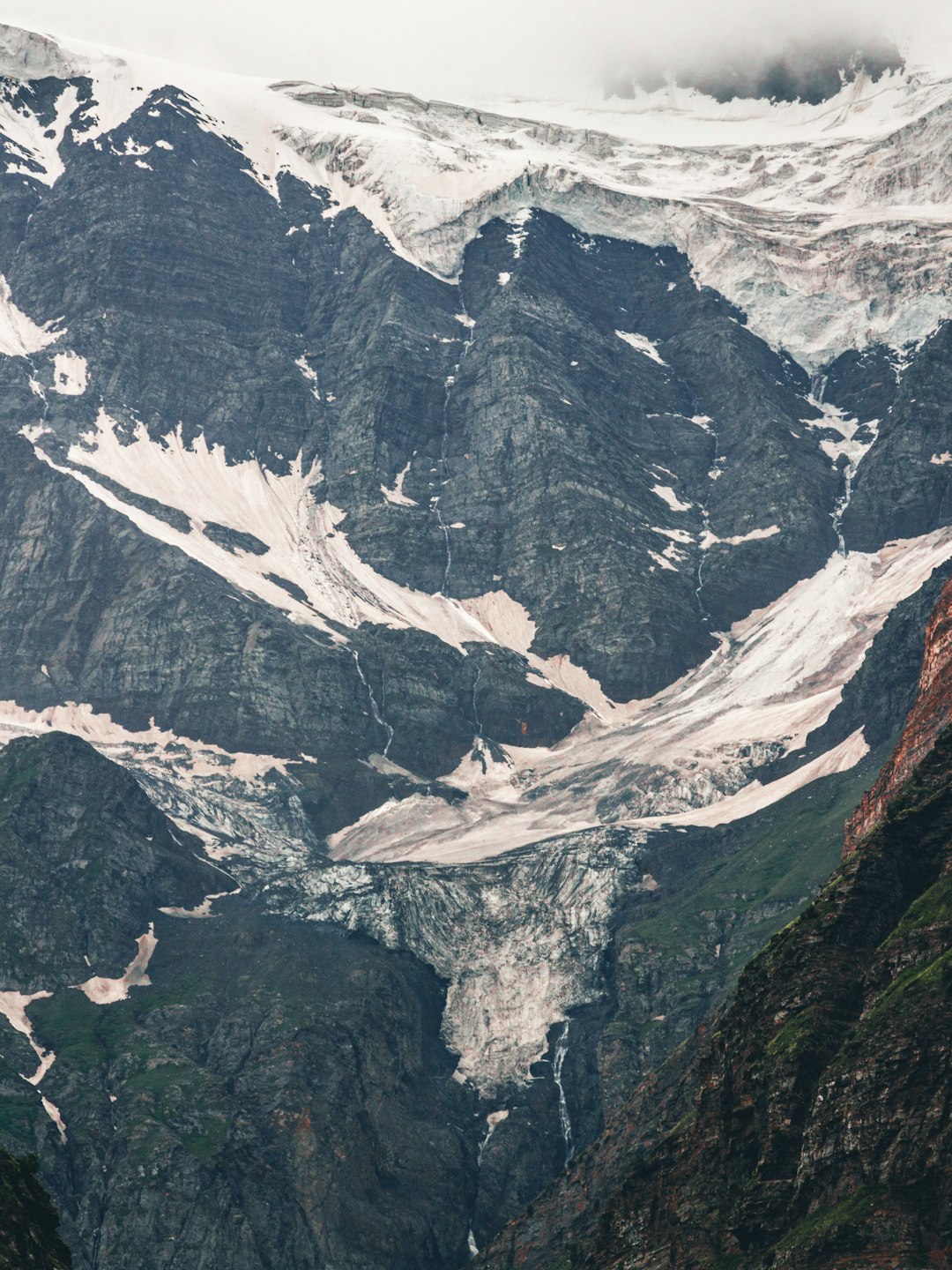 gray and white rocky mountain