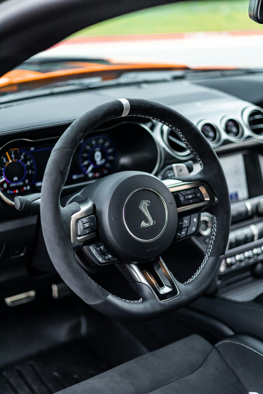 black mercedes benz steering wheel