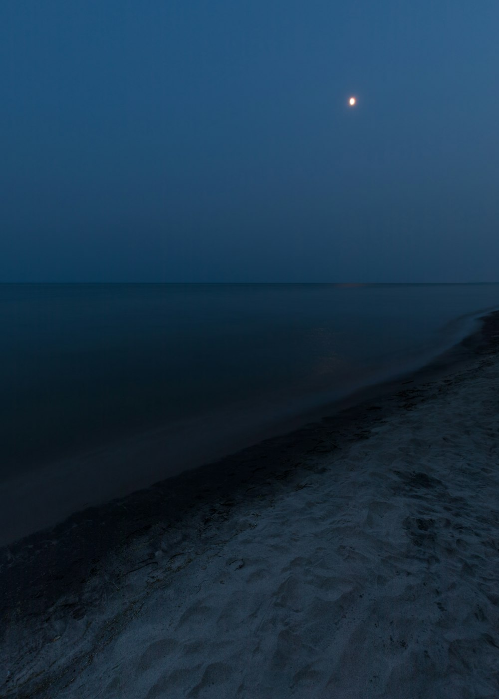 Plage de sable blanc pendant la journée