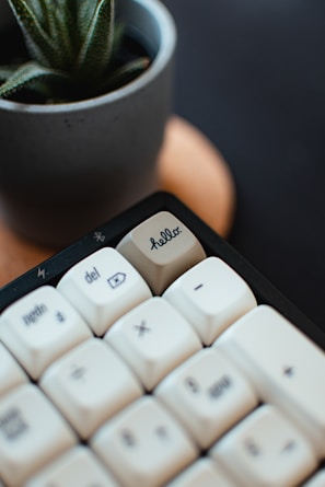 Computer keyboard greeting with a hello key