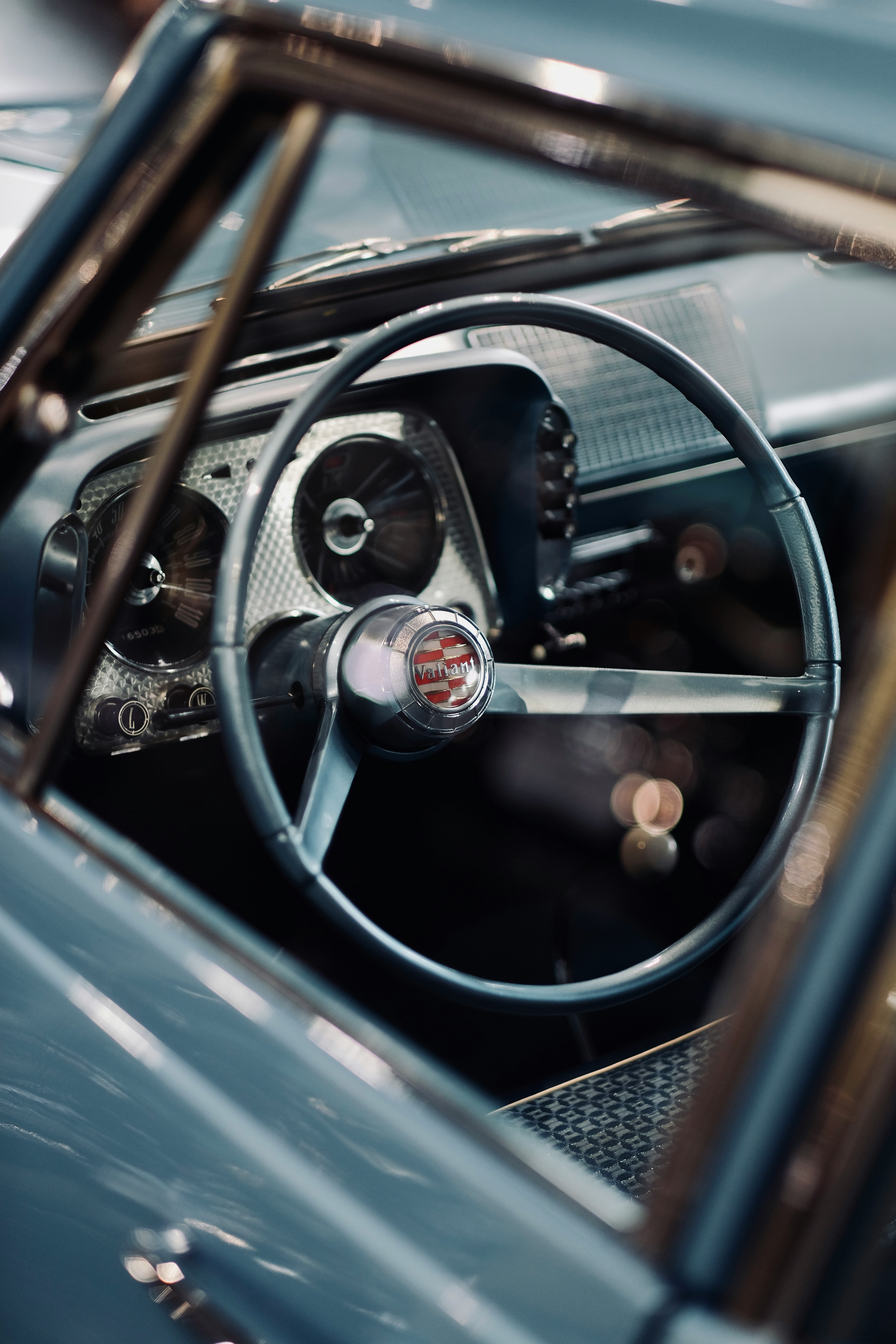 black and brown steering wheel