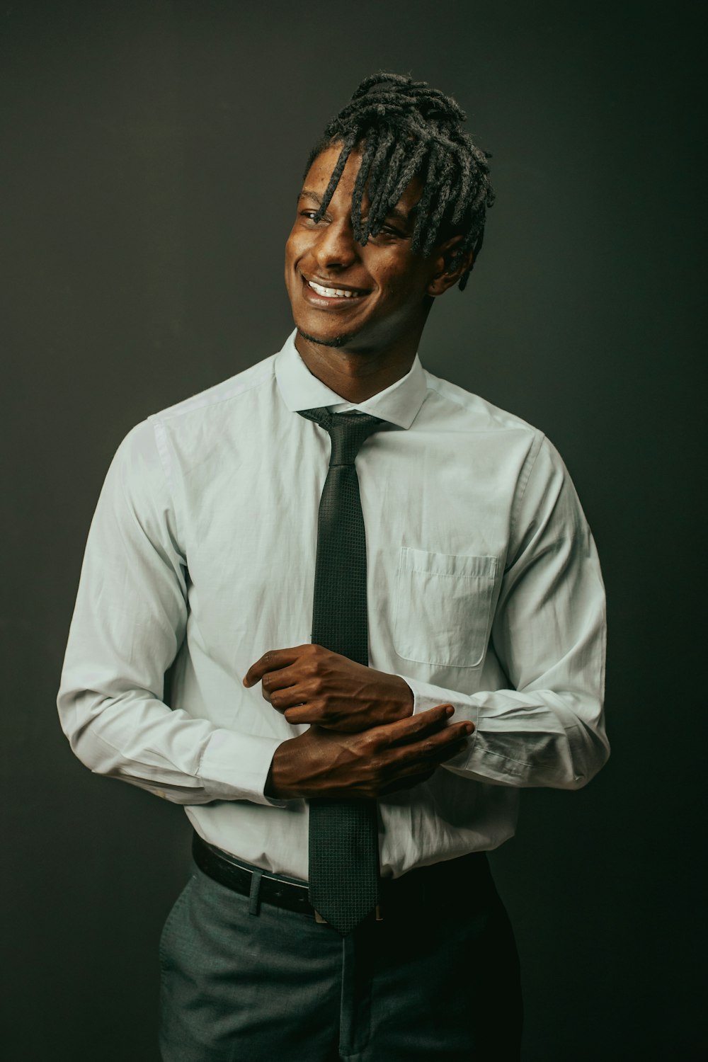 man in white dress shirt and black and gray necktie