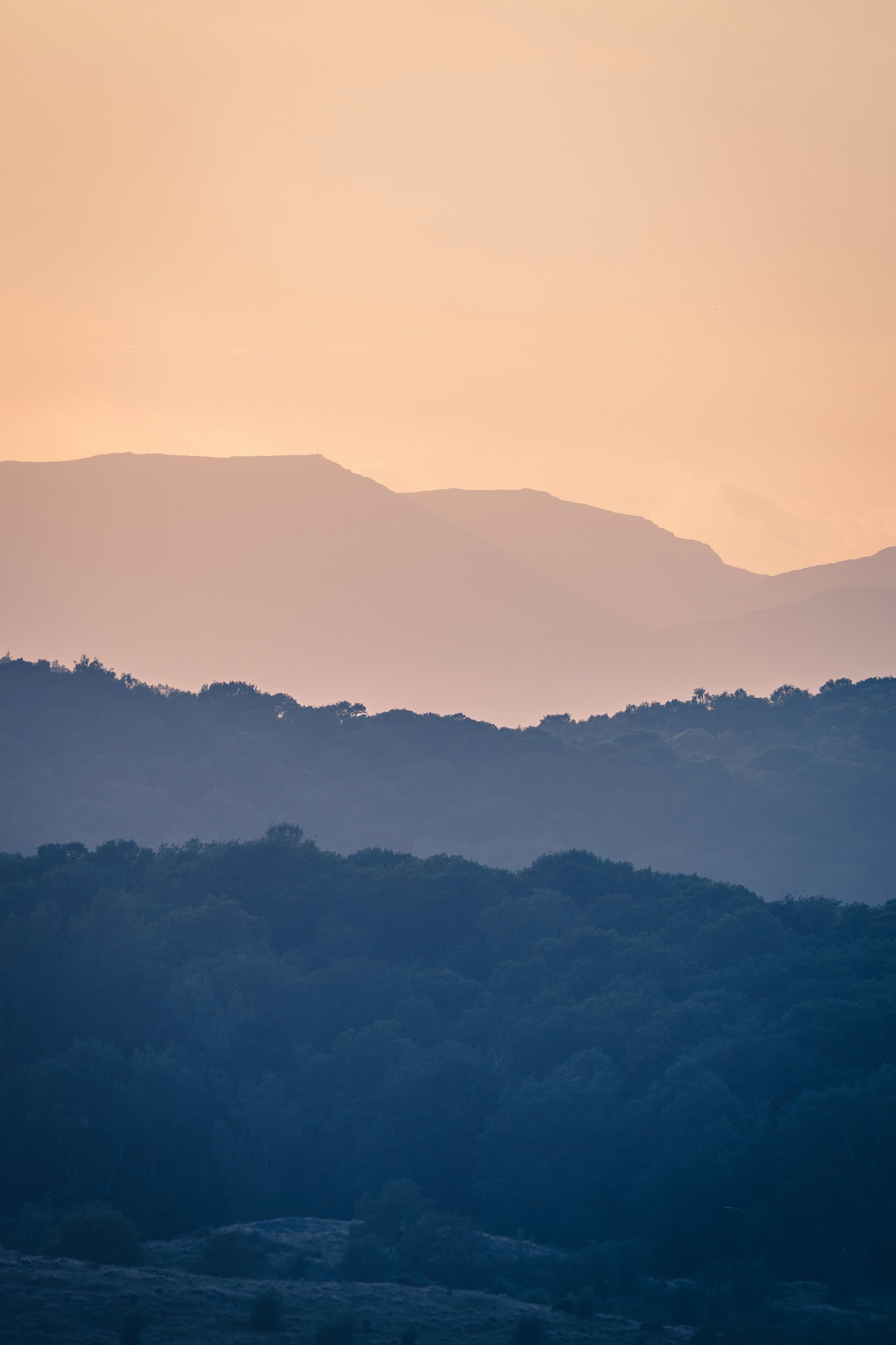silhouette of mountains during daytime