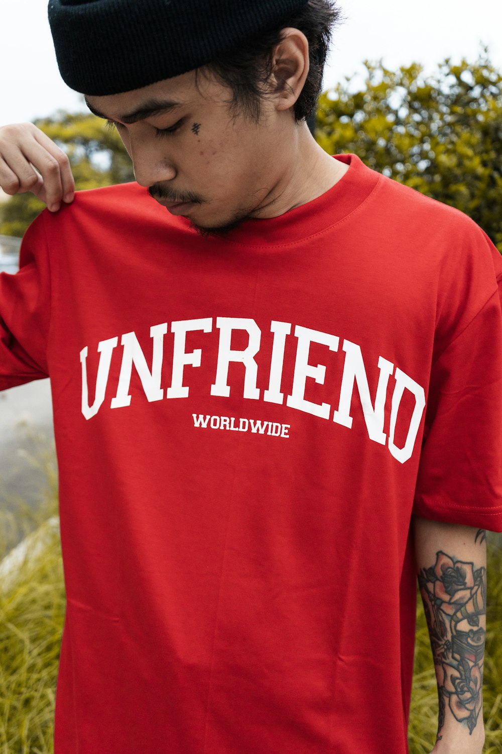 man in red and white crew neck t-shirt