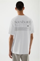 man in white crew neck t-shirt