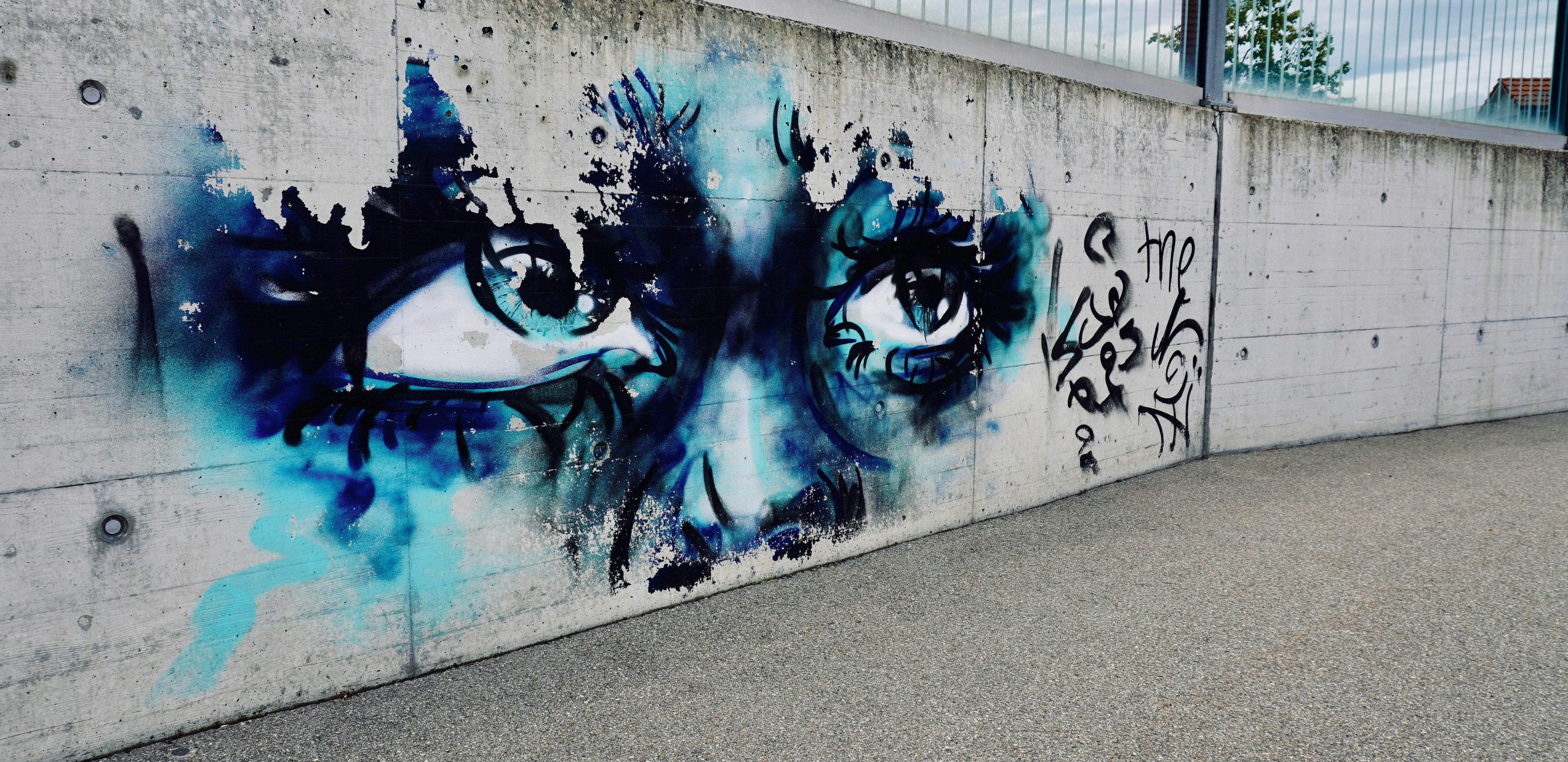 blue and white wall graffiti