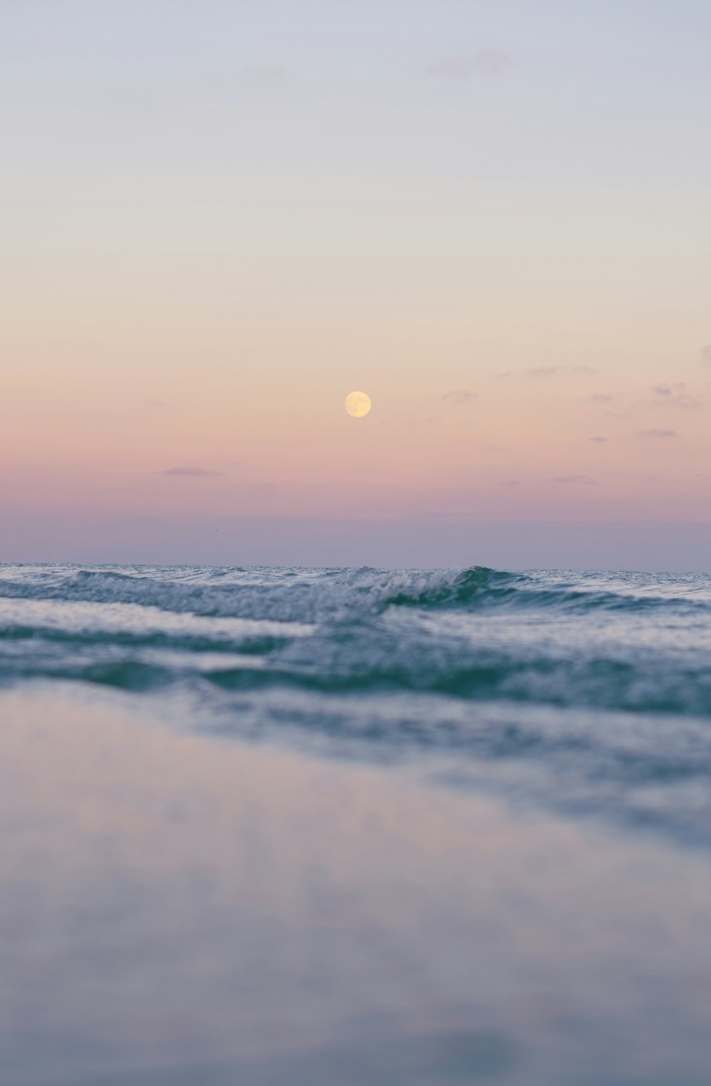 ocean waves under gray sky during daytime