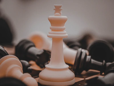 Minimalist chessboard with a focus on a white king piece representing leadership.