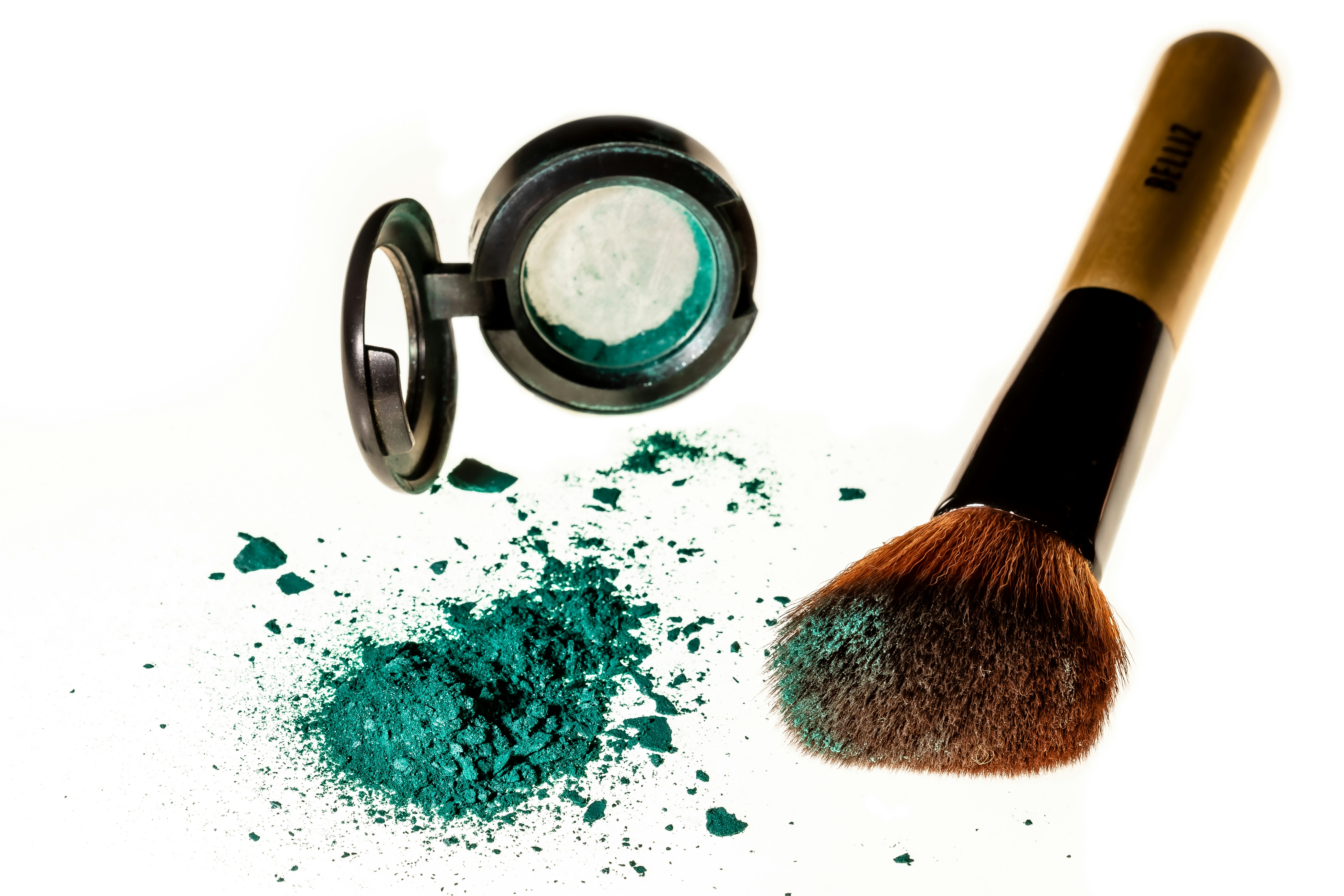 Loose mineral powder makeup